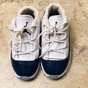 jordan 11 low top snake skin